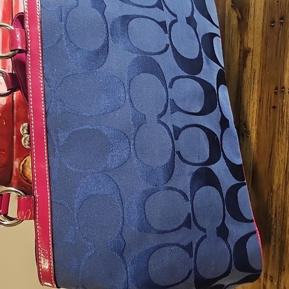 Coach Laura Kisslock 14940 GUC - Picture 8 of 12